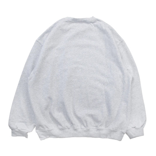 TRIBE WEAR(トライブウェア)の肉厚な生地感とファットなシルエットのクルーネックスエット「BASIC SWEAT CREWNECK」のGREYカラーの背面からの商品写真