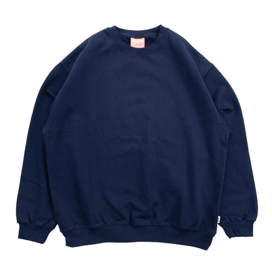 TRIBE WEAR(トライブウェア)の肉厚な生地感とファットなシルエットのクルーネックスエット「BASIC SWEAT CREWNECK」のNAVYカラーの正面からの商品写真