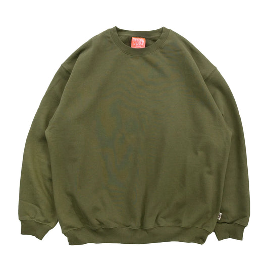 TRIBE WEAR(トライブウェア)の肉厚な生地感とファットなシルエットのクルーネックスエット「BASIC SWEAT CREWNECK」のOLIVEカラーの正面からの商品写真