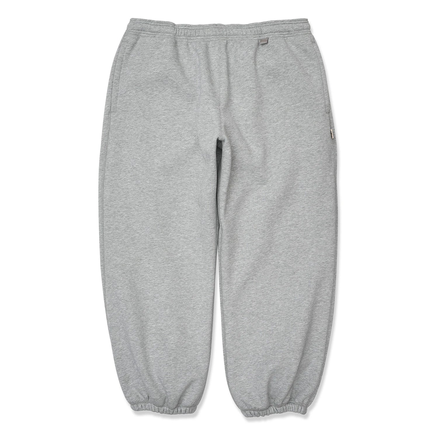 TRIBE WEAR(トライブウェア)のプレミアムな肉厚ヘビーオンスのスエットパンツ「NOT BASIC SWEAT PANTS」のGREYカラーの正面からの商品写真