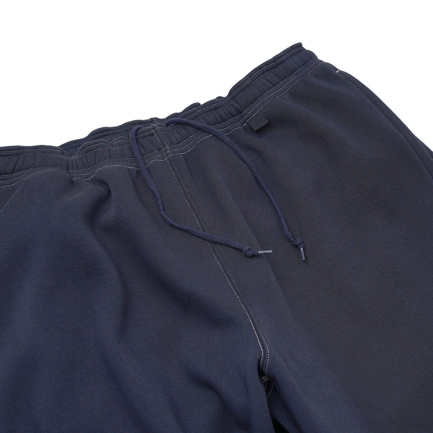 TRIBE WEAR(トライブウェア)のプレミアムな肉厚ヘビーオンスのスエットパンツ「NOT BASIC SWEAT PANTS」のウエスト部分の商品写真