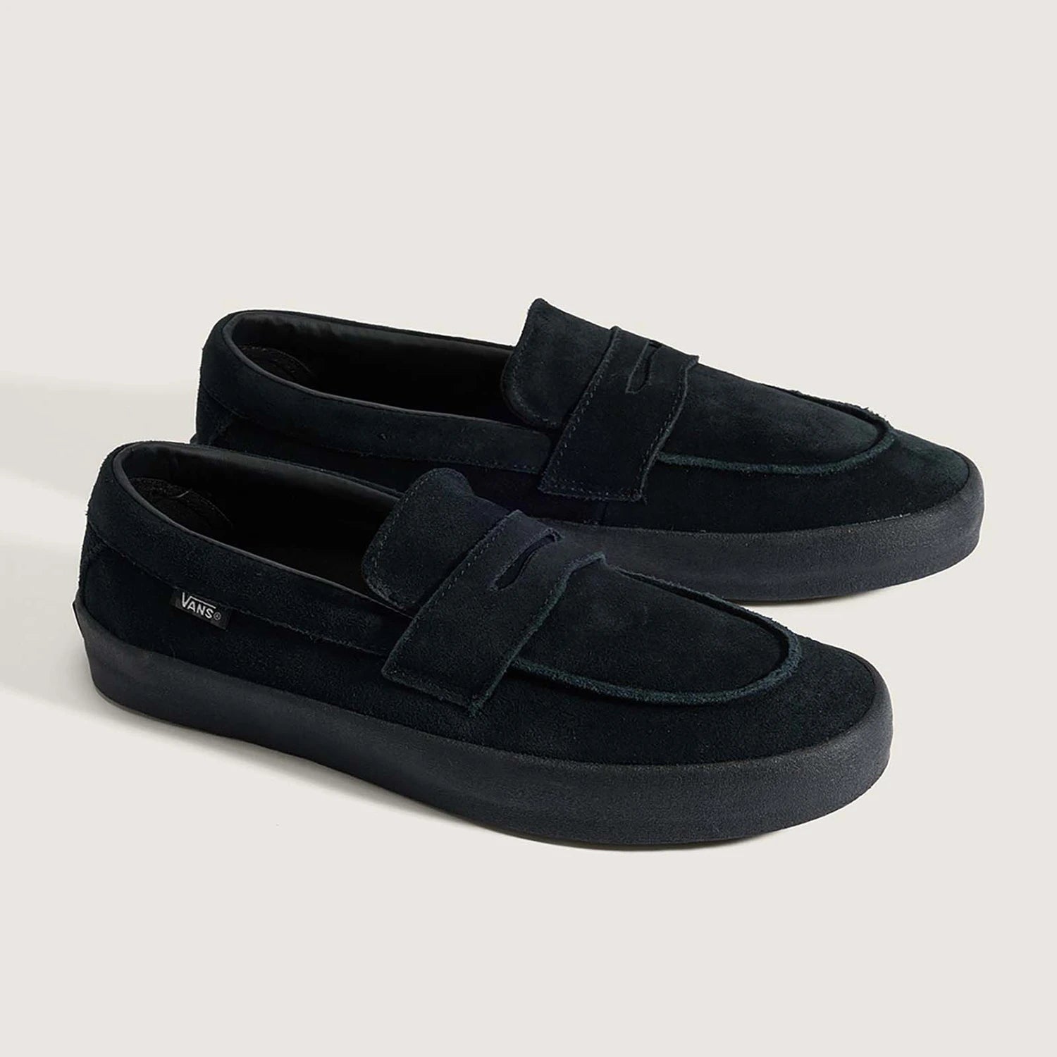VANSのローファータイプのスケートボードシューズ「SKATE LOAFER」のBLACKカラーの商品写真