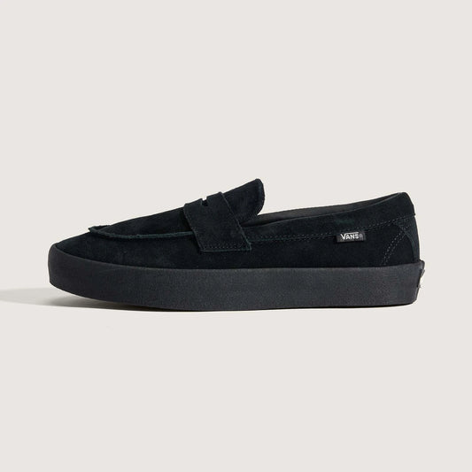 VANSのローファータイプのスケートボードシューズ「SKATE LOAFER」のBLACKカラーの左足外側の商品写真