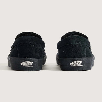 VANSのローファータイプのスケートボードシューズ「SKATE LOAFER」のBLACKカラーの背面からの商品写真