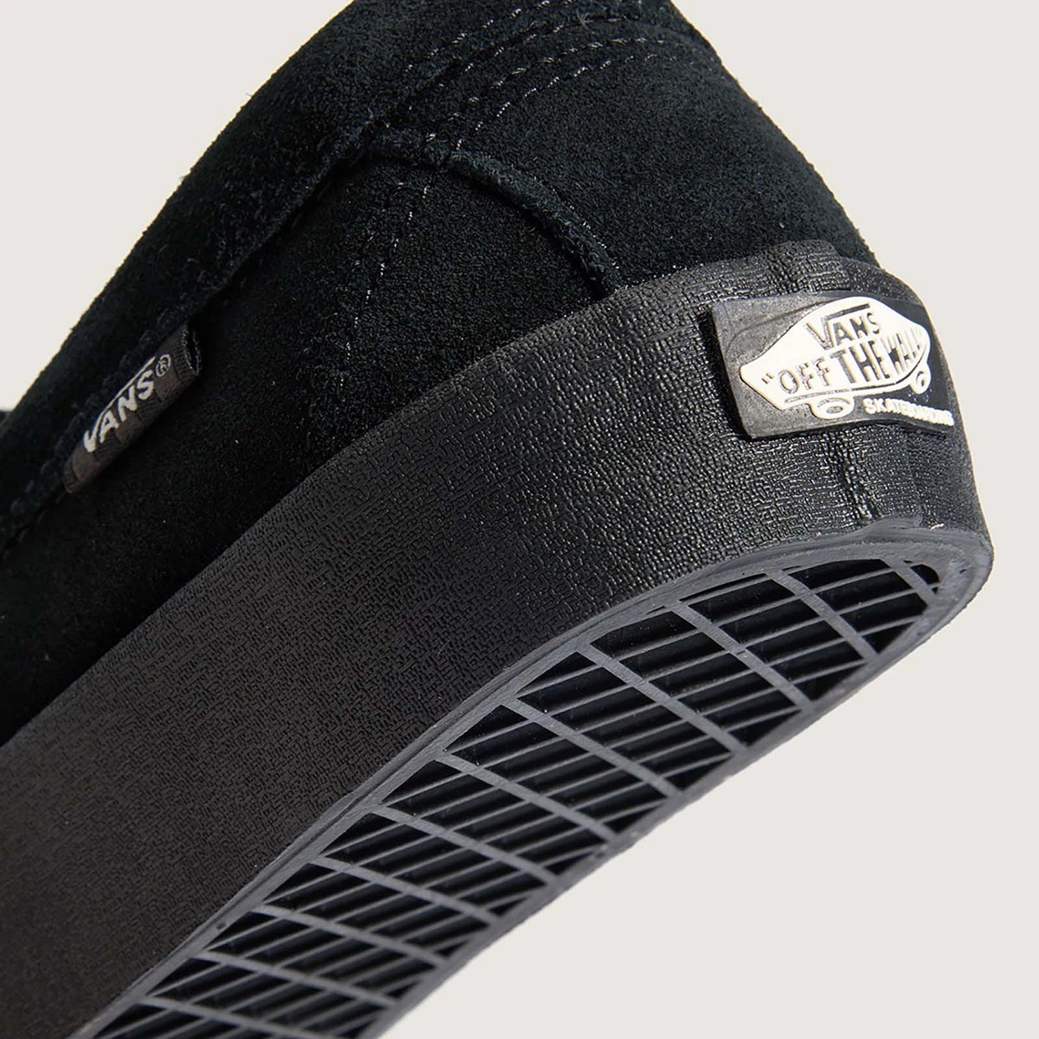 VANSのローファータイプのスケートボードシューズ「SKATE LOAFER」のBLACKカラーのヒール部分の商品写真