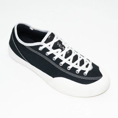 フランス・パリを拠点とする「VILLAGE PM」のアッパーにキャンバス生地を使用したスケートボード・スケボーシューズ「1:30」のBLACK/WHISPER WHITEカラーの商品写真