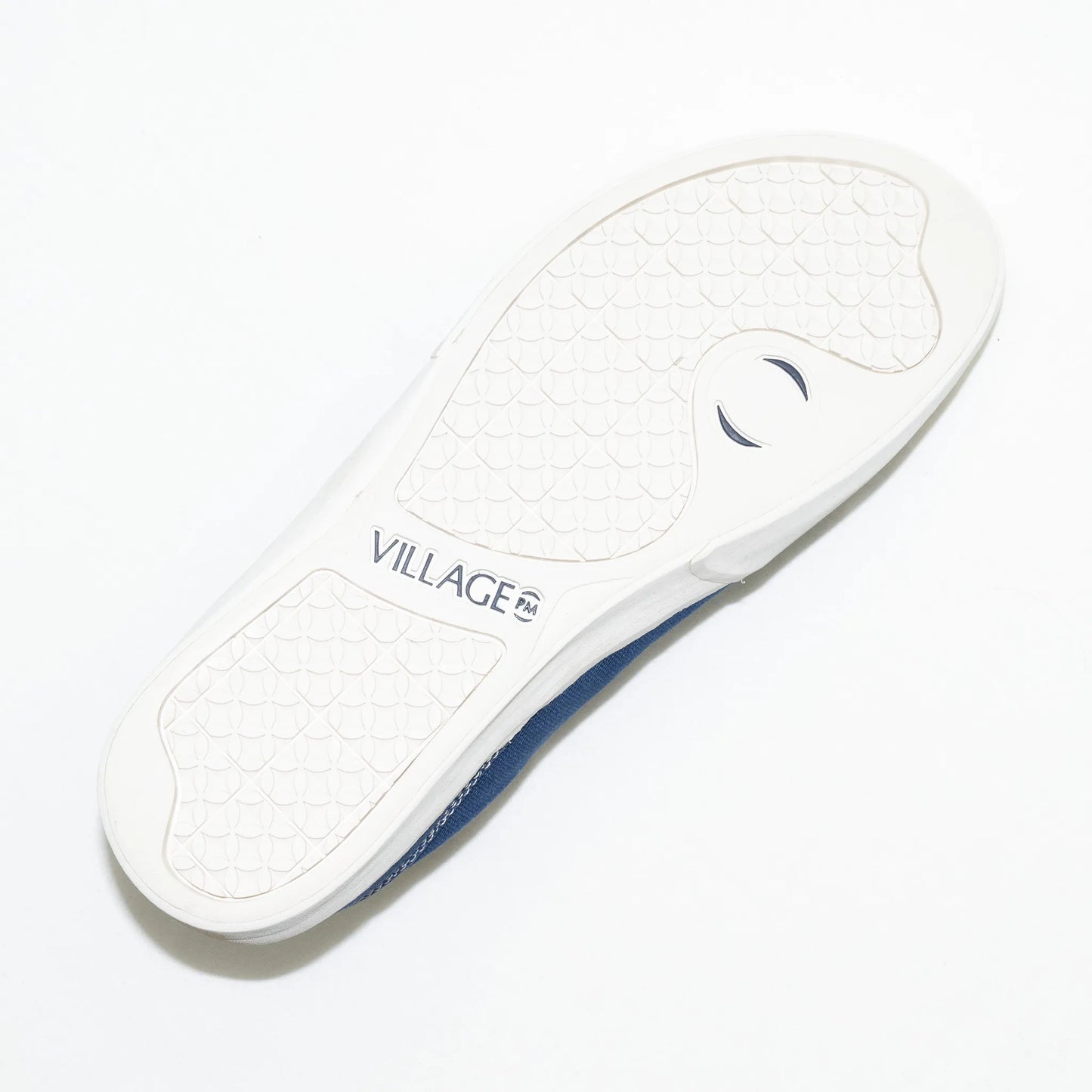フランス・パリを拠点とする「VILLAGE PM」のアッパーにキャンバス生地を使用したスケートボード・スケボーシューズ「1:30」のNAVY/WHISPER WHITEカラーのアウトソールの写真