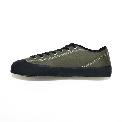 VILLAGE 1:30 PM - BLACK/WHISPER WHITE