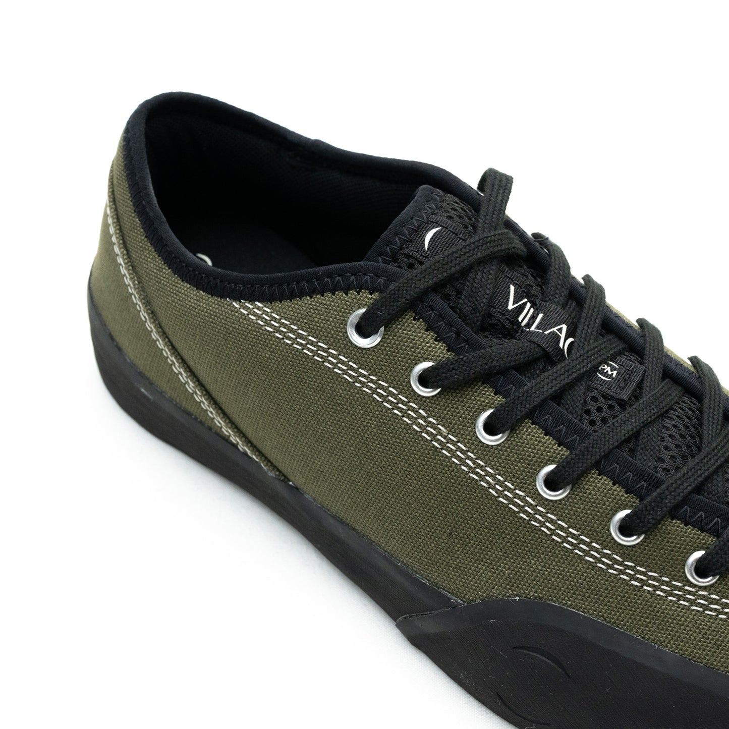 VILLAGE 1:30 PM - BLACK/WHISPER WHITE