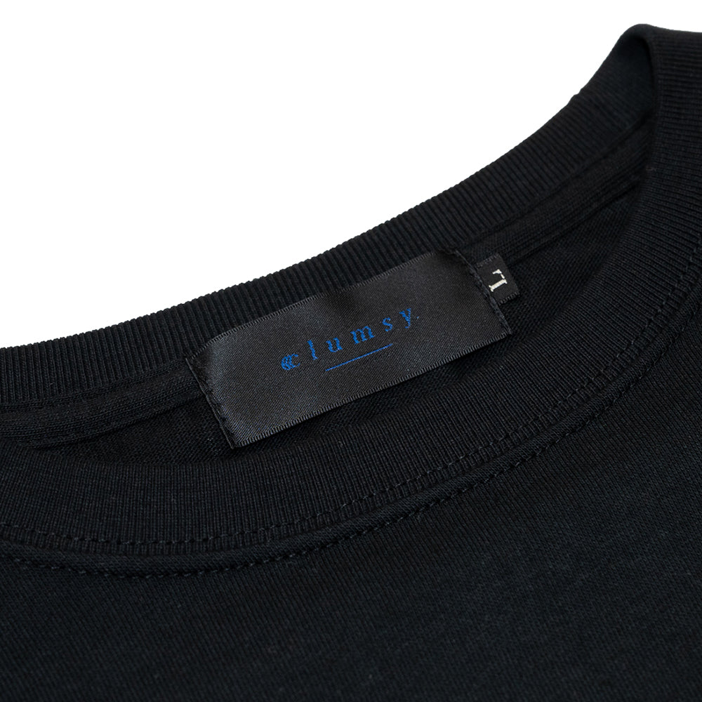 CLUMSY PICTURES VÄRLDSFRED S/S TEE - BLACK