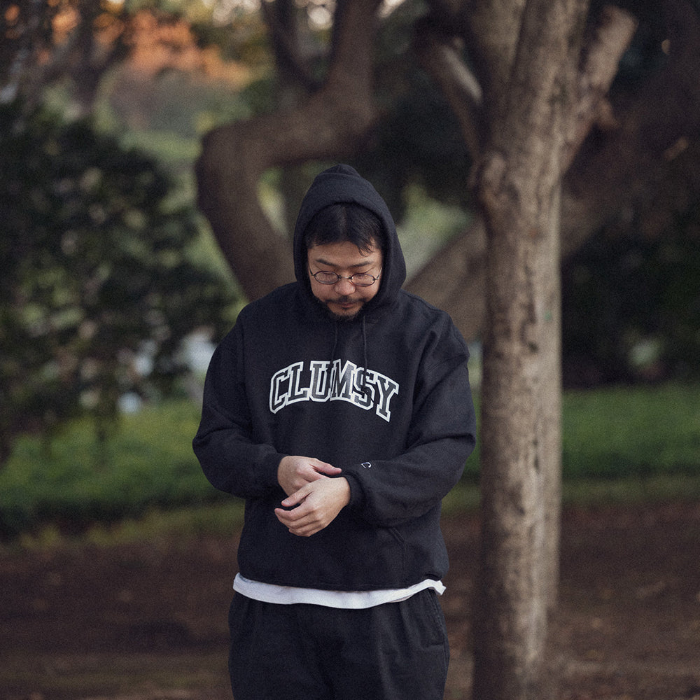 CLUMSY PICTURES COLLEGE LOGO HOODY - NAVY